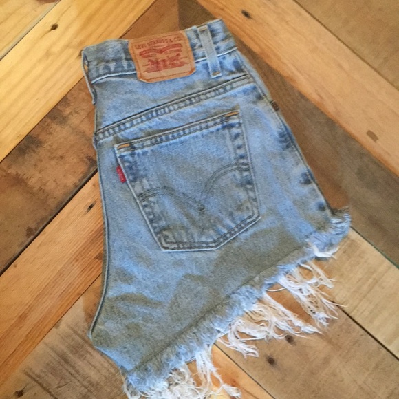 Levi's Pants - ✨Vintage Levi’s cut-off shorts✨sz 8✨